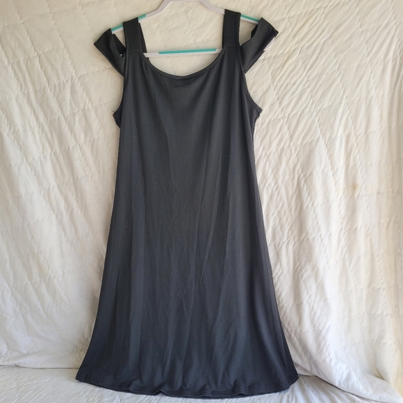 Composition Black Knit V Neck Cold Shoulder Dress Size M Knee Length NWOT - Picture 3 of 4